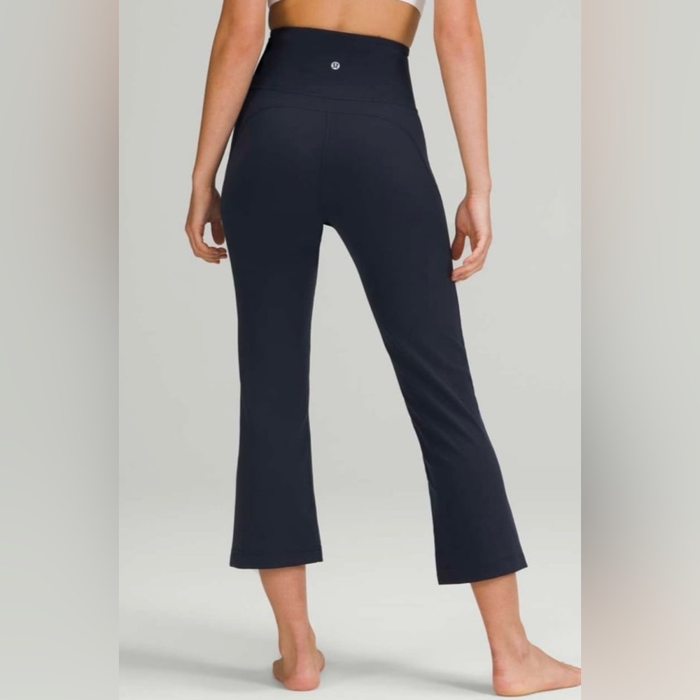 Lululemon Groove Super High Rise Crop 23 inch, size 2, like new, navy blue